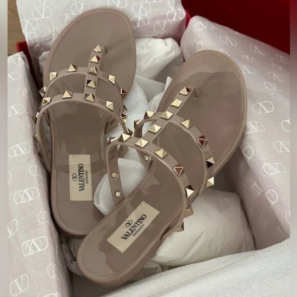 🎁🎁Valentino Garavani Rockstud Flat Sandal - Picture 1 of 2
